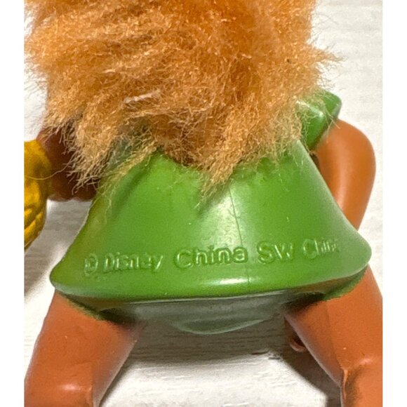 Vintage Disney Robin Hood Fox Figurine With Green Outfit & Yellow Hat - Picture 6 of 7